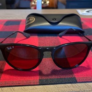 Barely used polarized black ray ban sunglasses